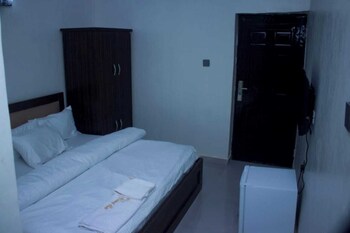 new diamond suites and apartment jos