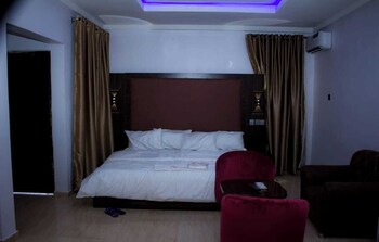 new diamond suites and apartment jos