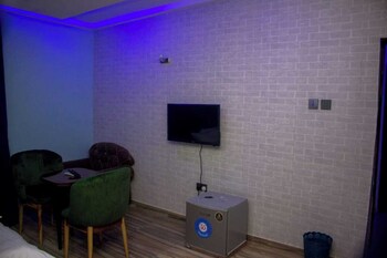 new diamond suites and apartment jos