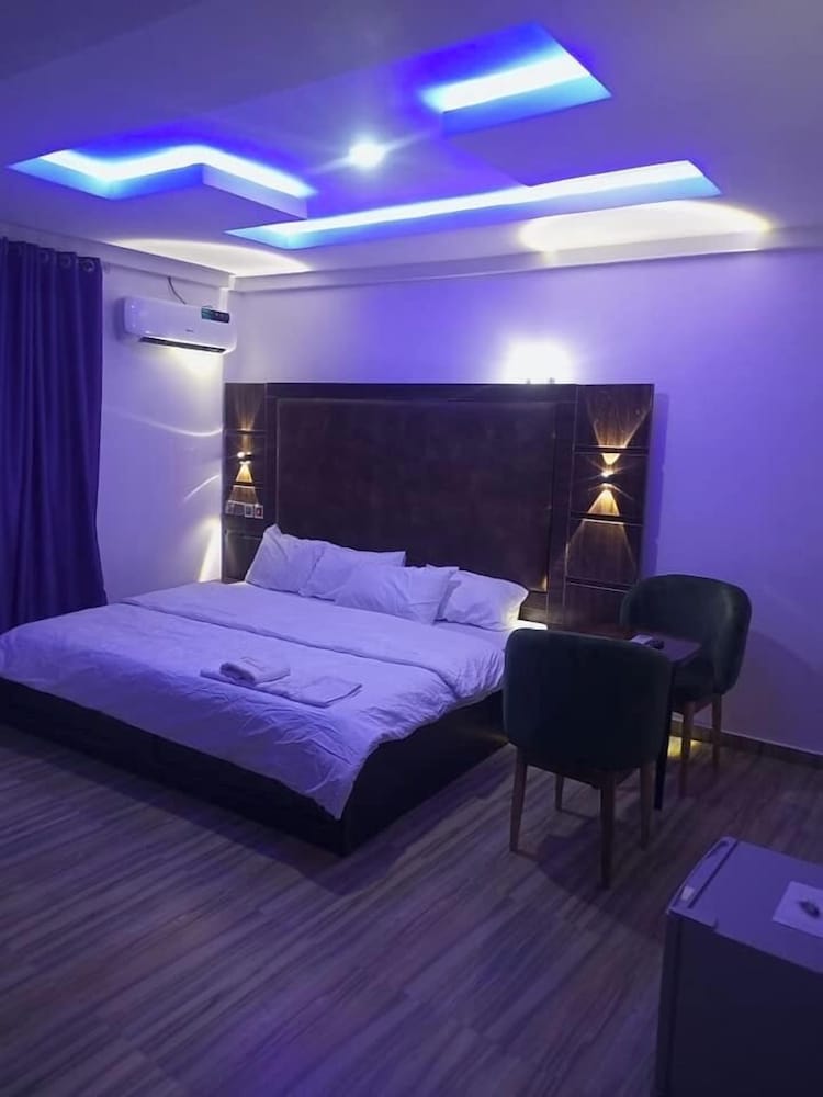 new diamond suites and apartment jos