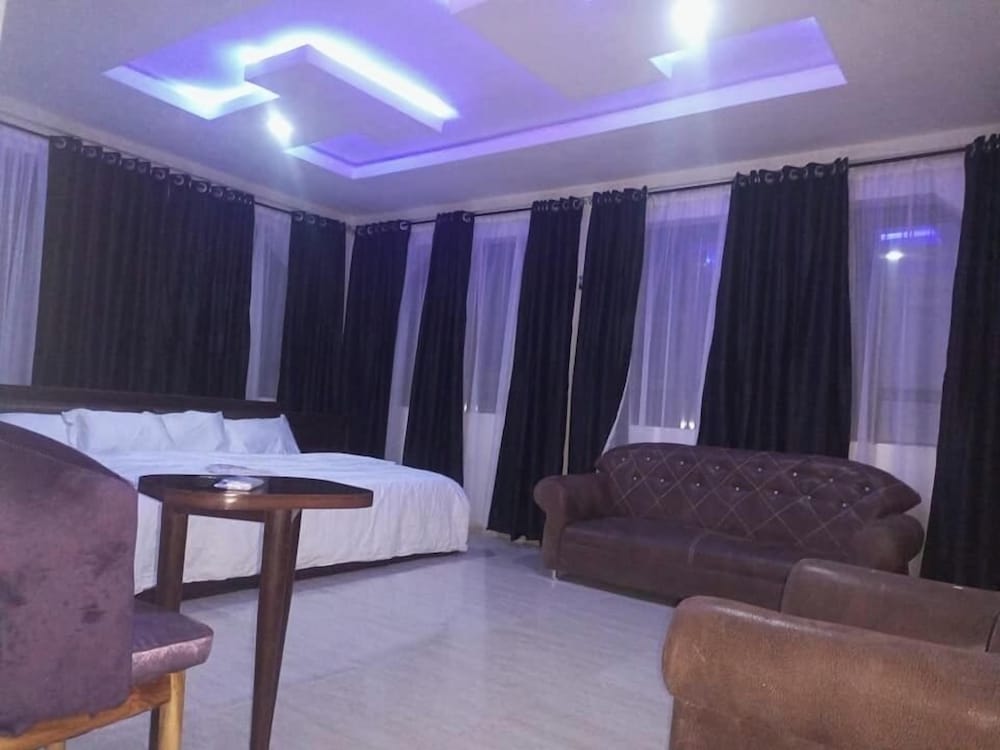 new diamond suites and apartment jos