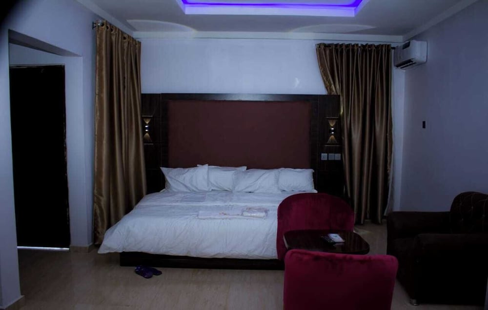 new diamond suites and apartment jos