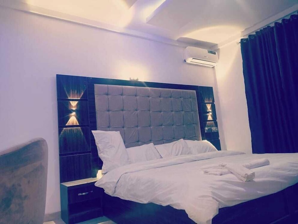 new diamond suites and apartment jos