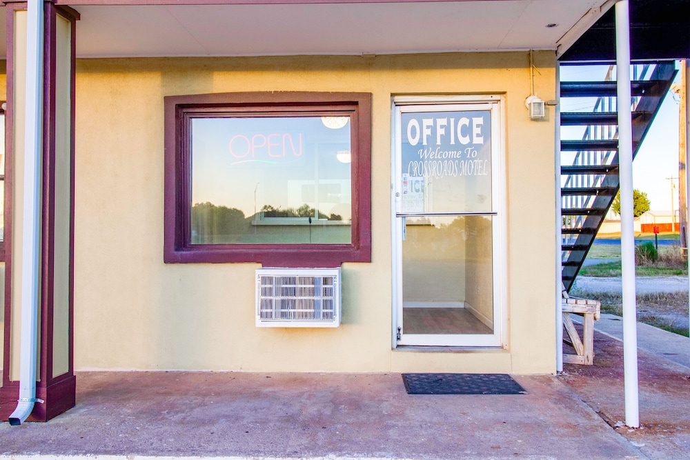 crossroads motel