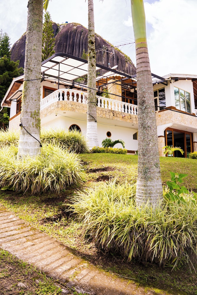 casa linda guatape