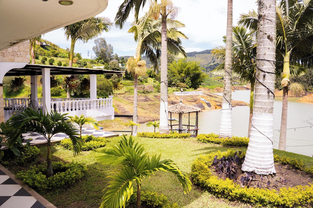 casa linda guatape