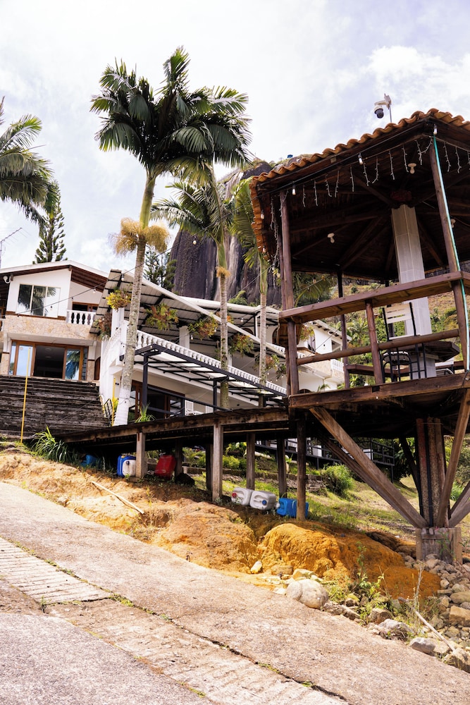 casa linda guatape