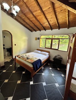 casa linda guatape