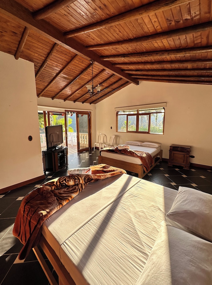 casa linda guatape