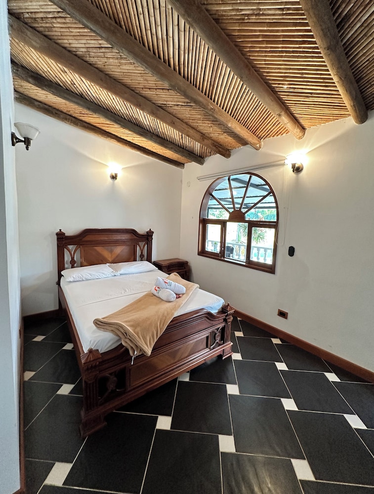 casa linda guatape