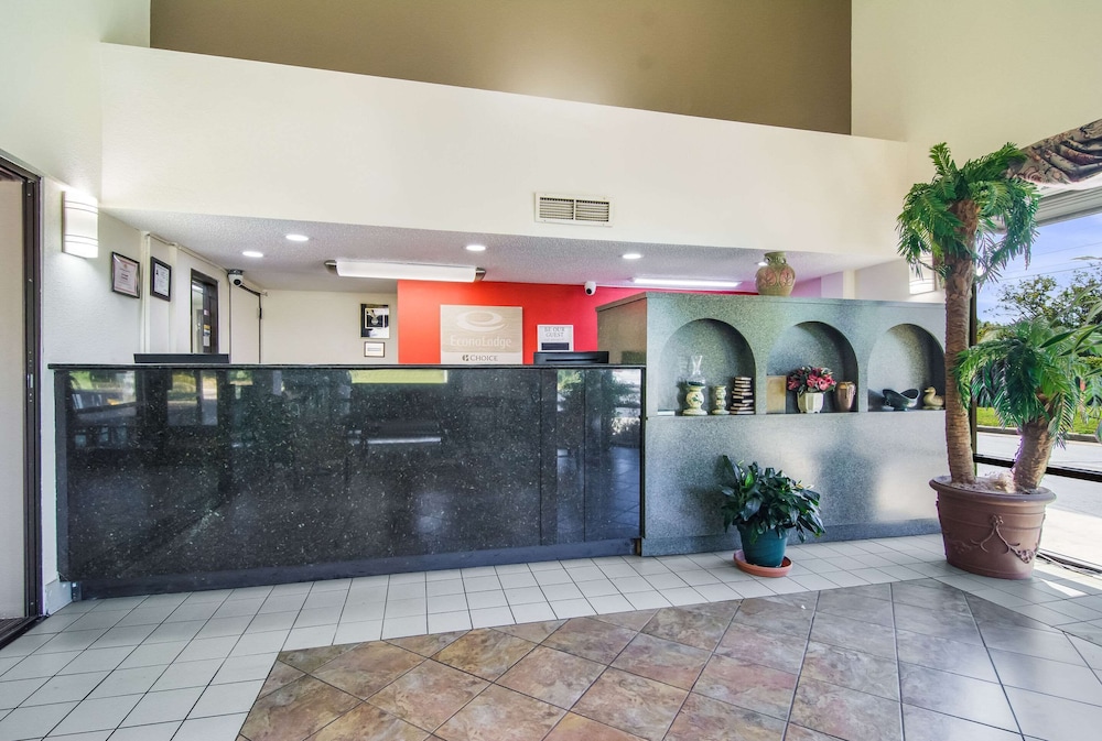 econo lodge south