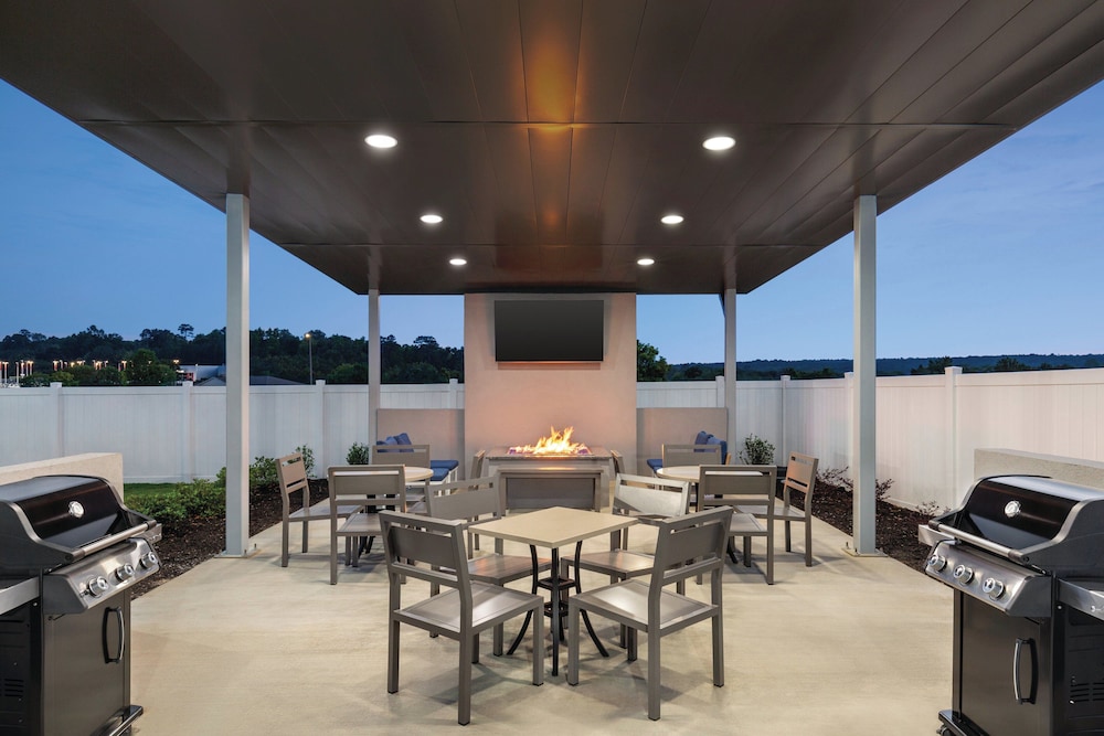 holiday inn express and suites bessemer birmingham sw an ihg hotel