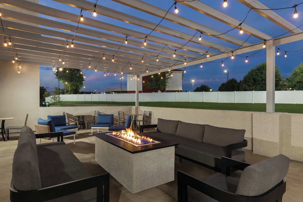 holiday inn express and suites bessemer birmingham sw an ihg hotel