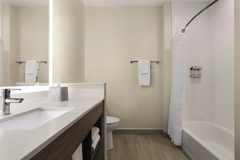 holiday inn express and suites bessemer birmingham sw an ihg hotel