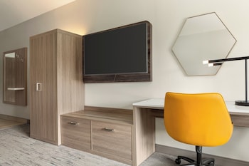 holiday inn express and suites bessemer birmingham sw an ihg hotel