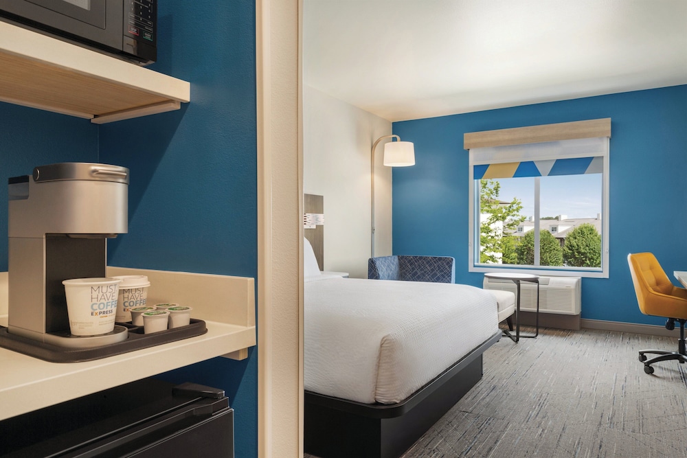 holiday inn express and suites bessemer birmingham sw an ihg hotel