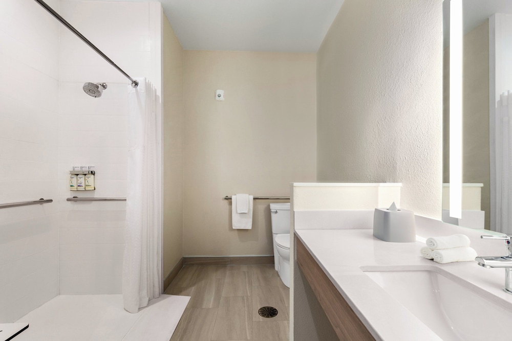 holiday inn express and suites bessemer birmingham sw an ihg hotel