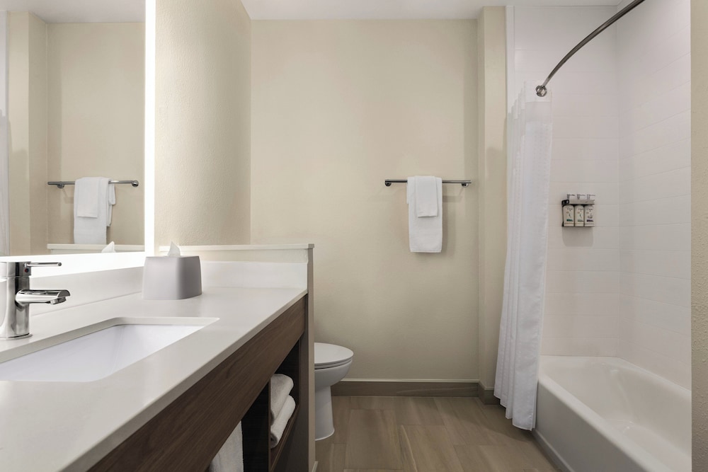holiday inn express and suites bessemer birmingham sw an ihg hotel