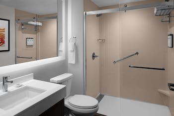 hyatt house lansing university area