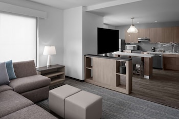 hyatt house lansing university area