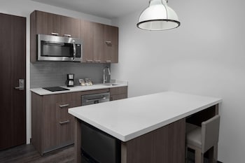 hyatt house lansing university area