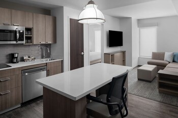 hyatt house lansing university area