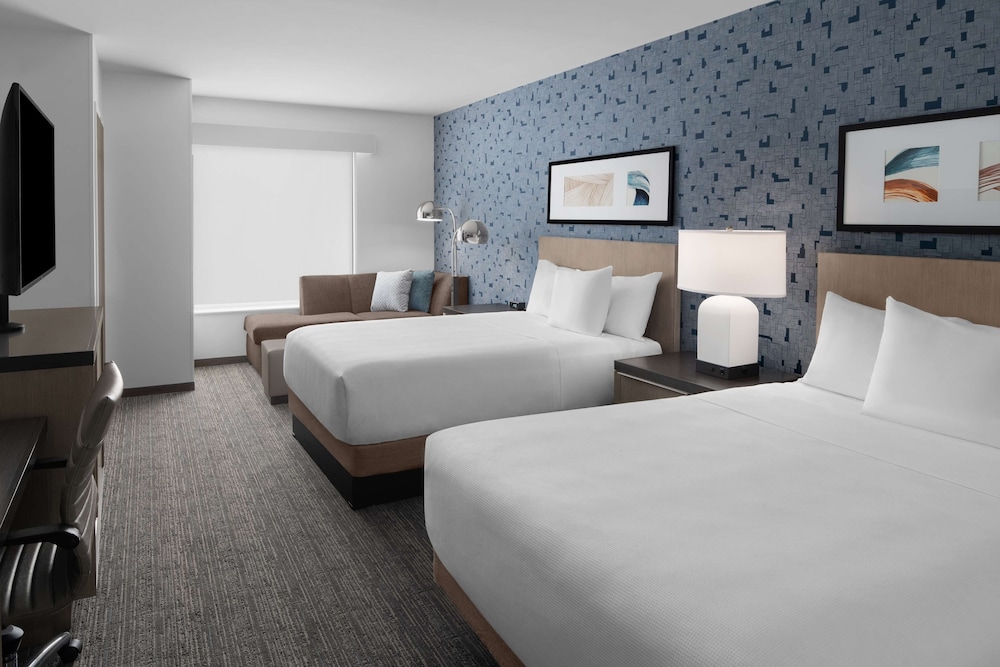 hyatt house lansing university area