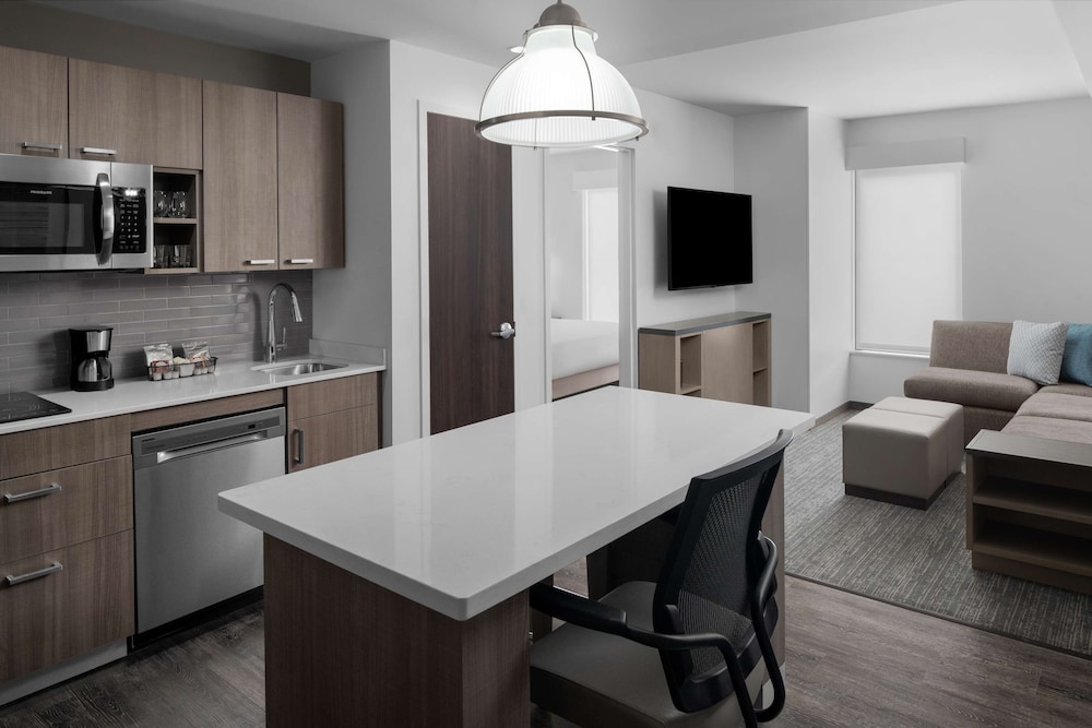 hyatt house lansing university area