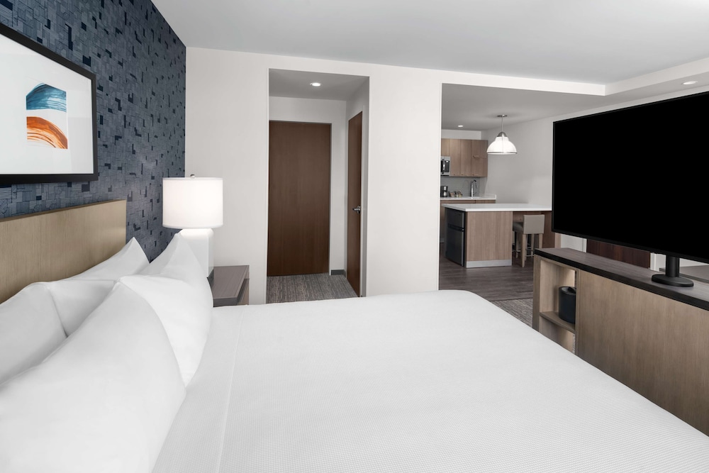 hyatt house lansing university area