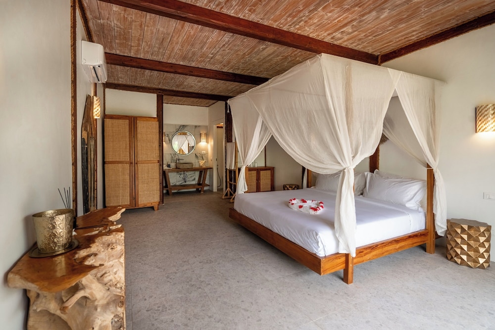 sensations eco chic hotel