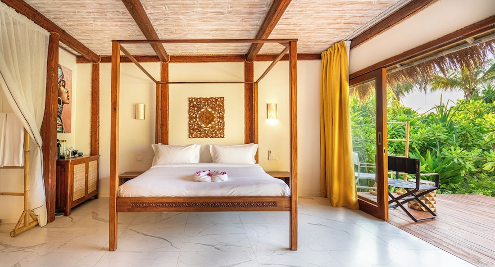 sensations eco chic hotel