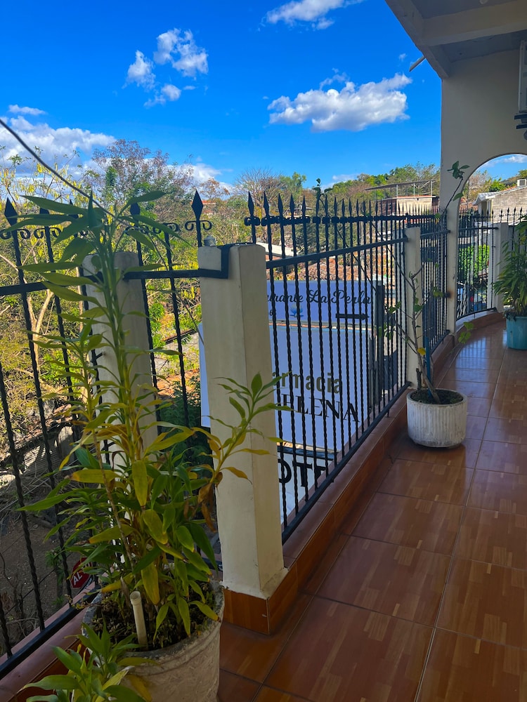 hotel y restaurante la perla