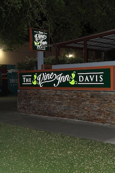 the vine inn davis