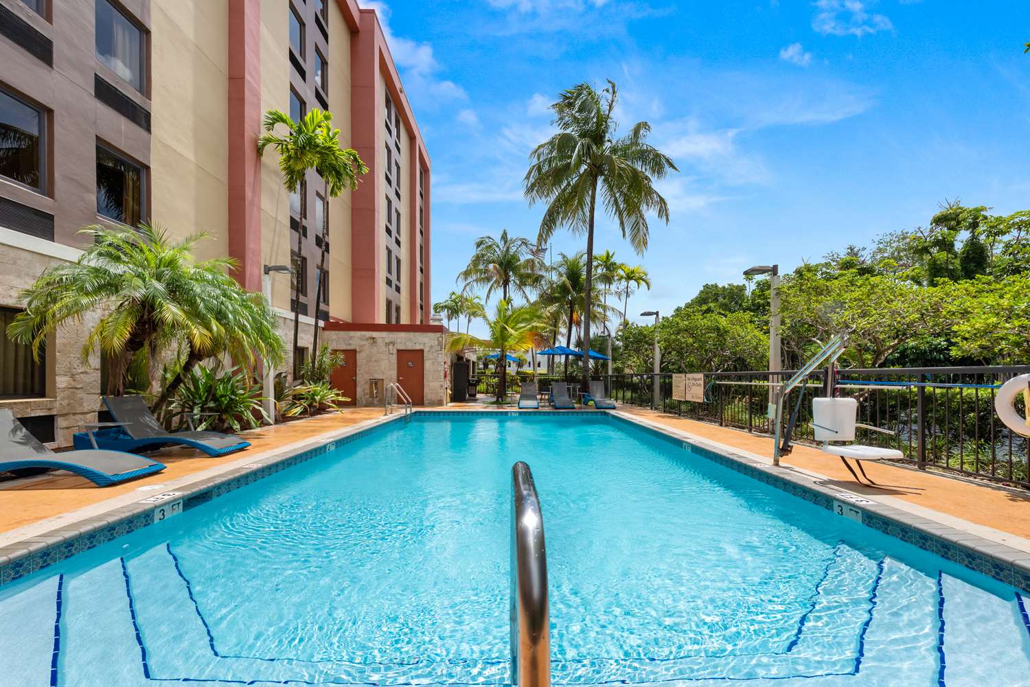 hampton inn miami airport west
