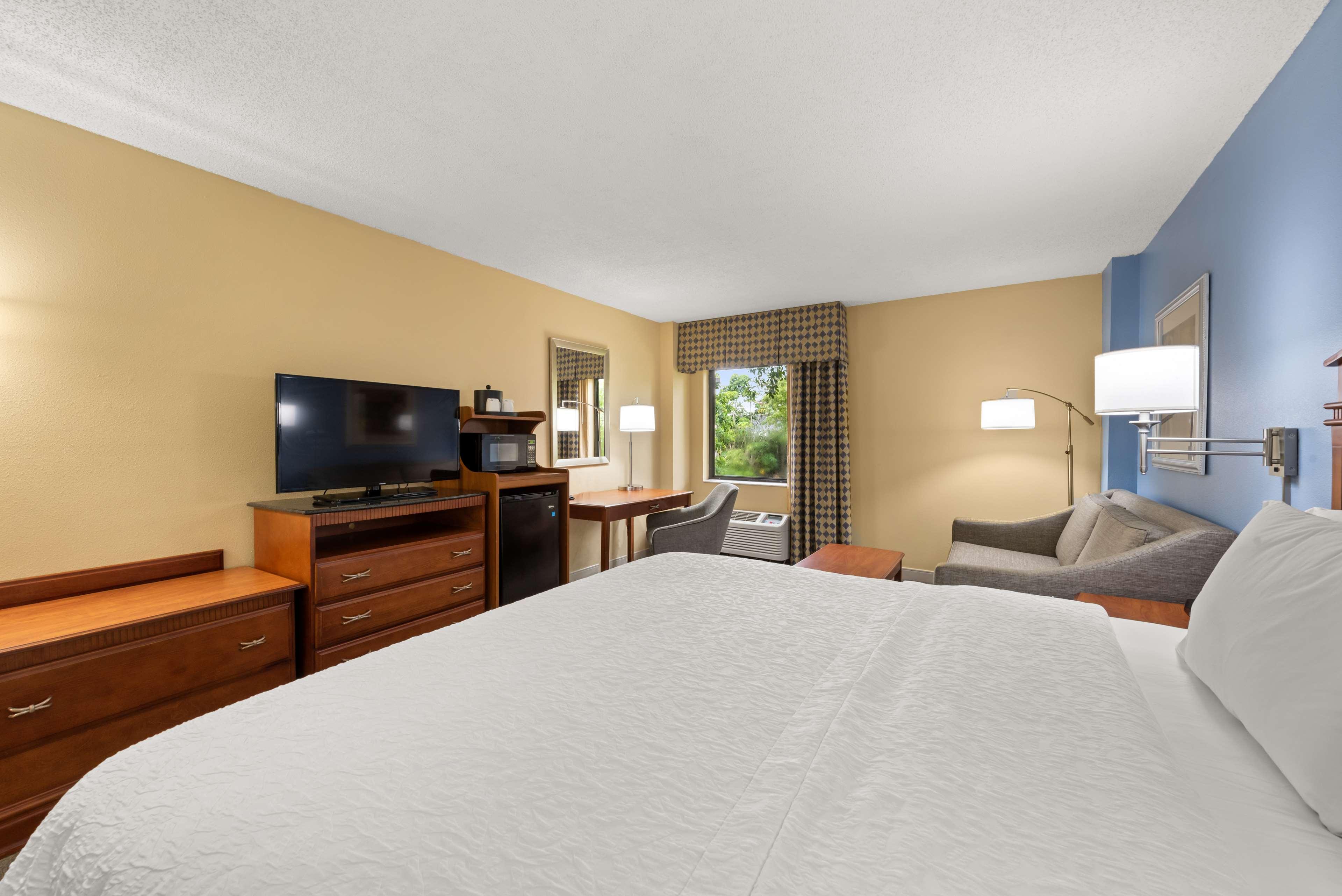 hampton inn miami airport west