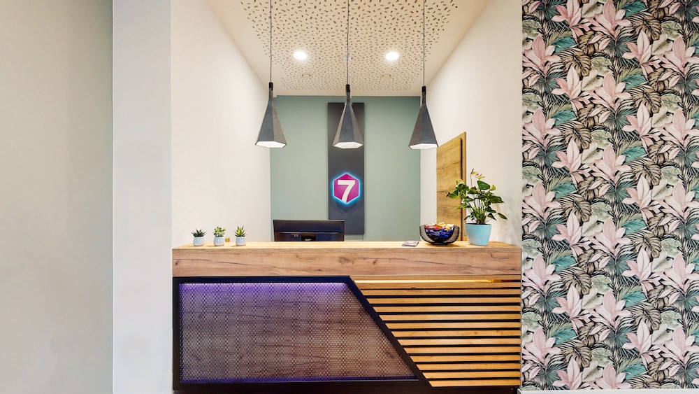 point 7 hotel