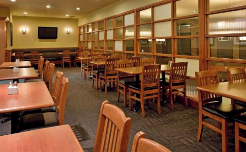 holiday inn hotel and suites kamloops by ihg