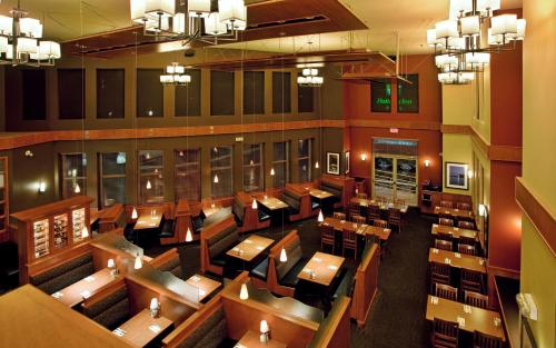 holiday inn hotel and suites kamloops by ihg