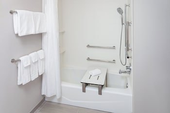 holiday inn express and suites reedsburg dells area