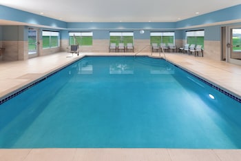 holiday inn express and suites reedsburg dells area