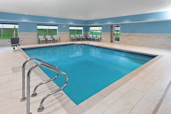 holiday inn express and suites reedsburg dells area