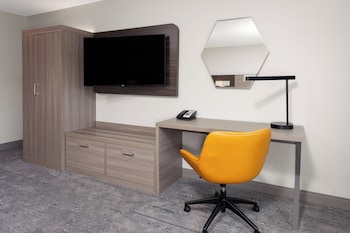 holiday inn express and suites reedsburg dells area