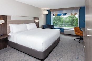 holiday inn express and suites reedsburg dells area