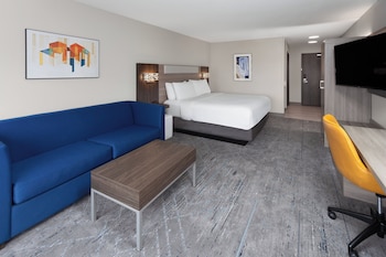 holiday inn express and suites reedsburg dells area