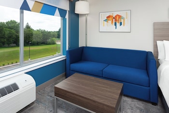 holiday inn express and suites reedsburg dells area