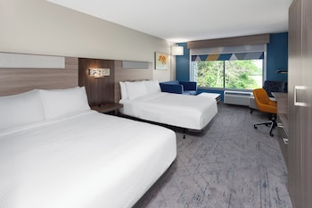 holiday inn express and suites reedsburg dells area