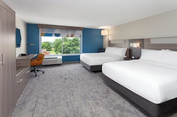 holiday inn express and suites reedsburg dells area