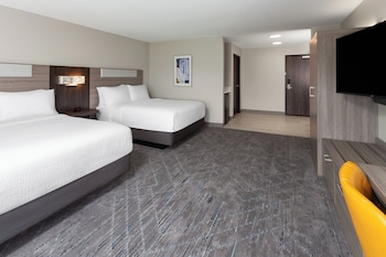 holiday inn express and suites reedsburg dells area