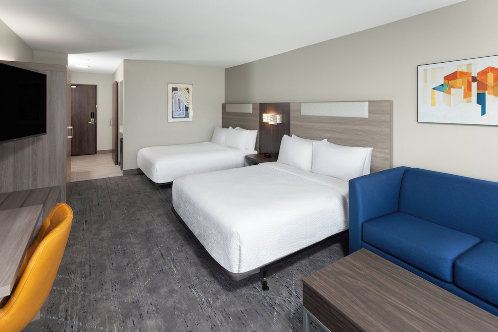 holiday inn express and suites reedsburg dells area