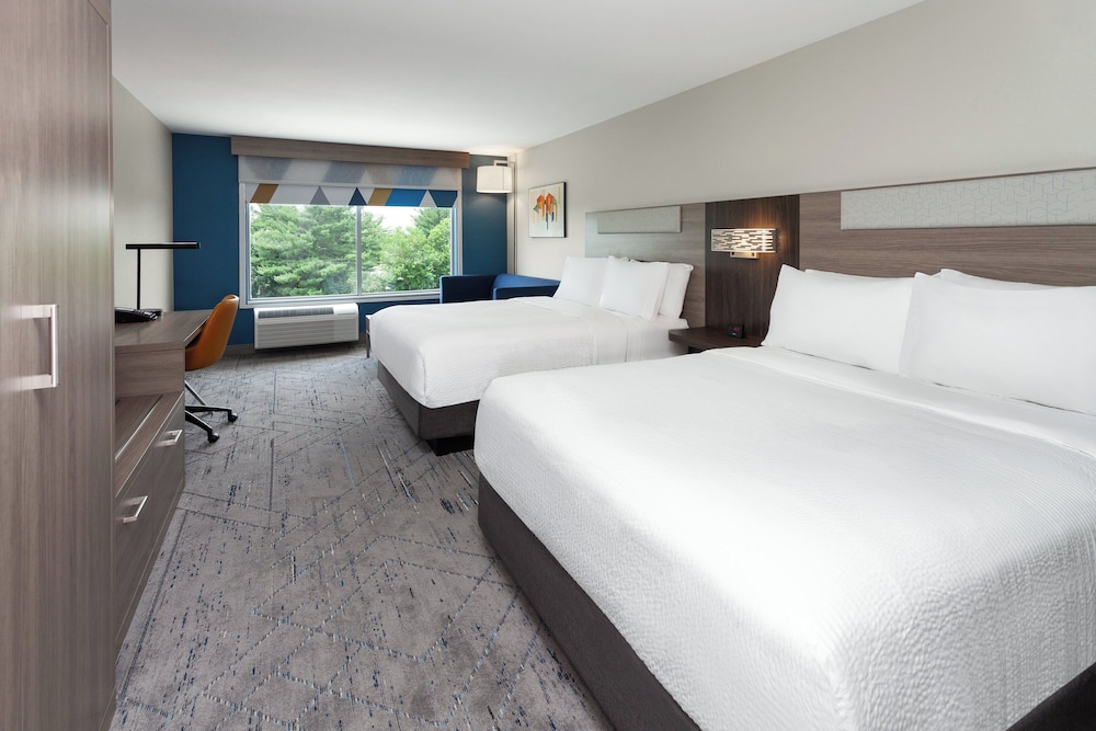 holiday inn express and suites reedsburg dells area